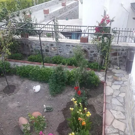 Guemuesluek Stuedyo Kuecuekev-1 Bodrum