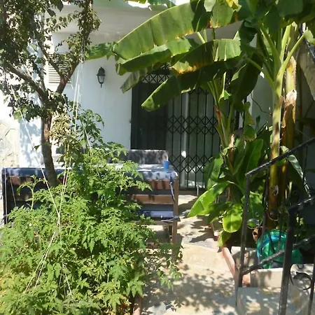 Guemuesluek Stuedyo Kuecuekev-1 * Bodrum