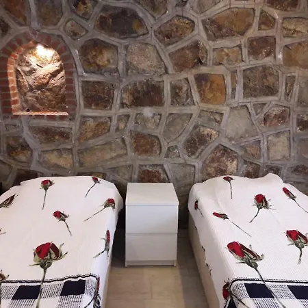 Guemuesluek Stuedyo Kuecuekev-1 * Bodrum